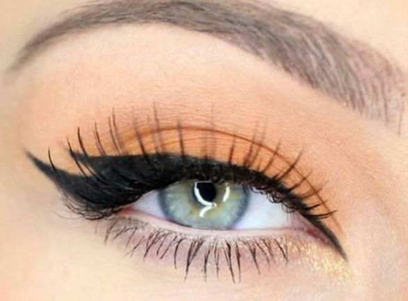 Double Flick eyeliner
