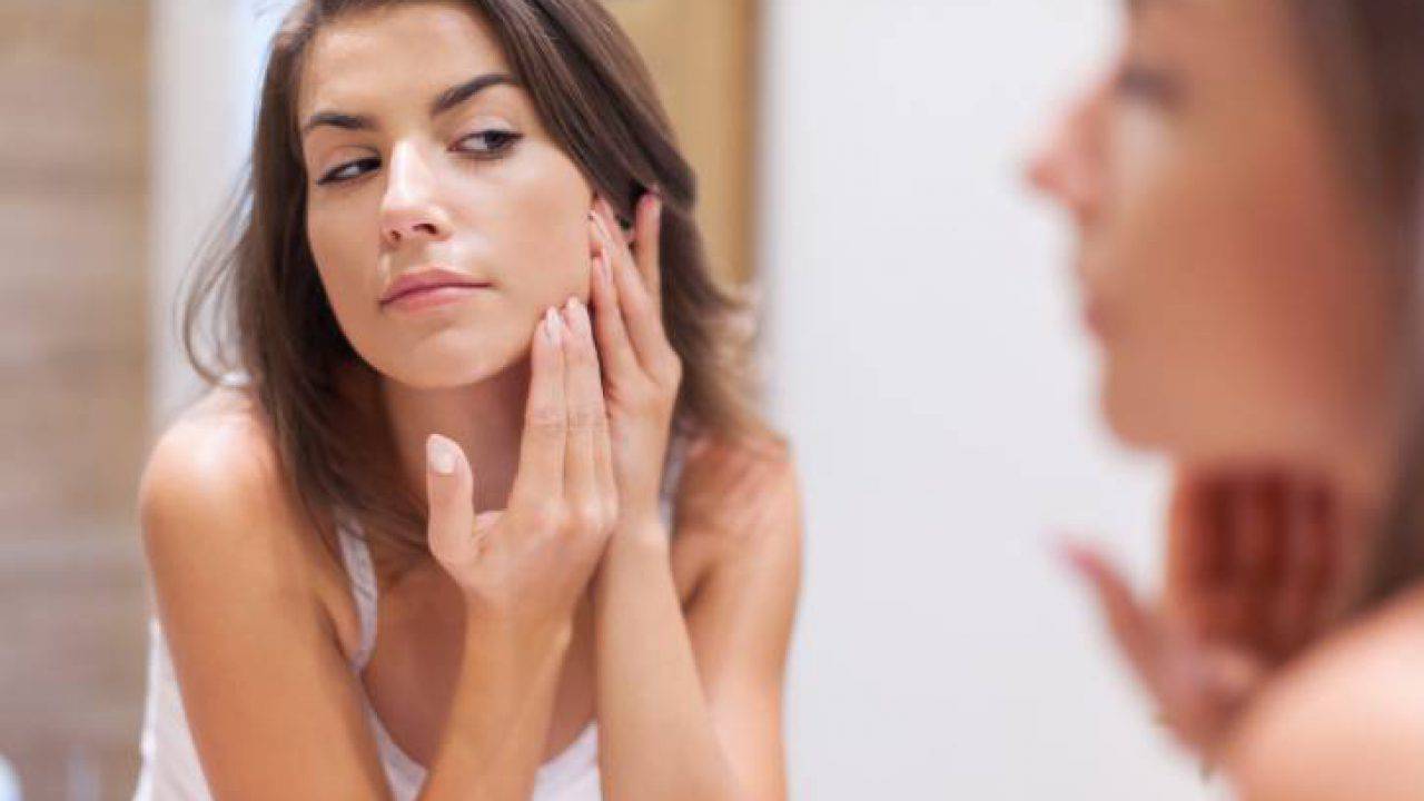 Fond de teint anti acné : comment bien choisir, comment lappliquer ?