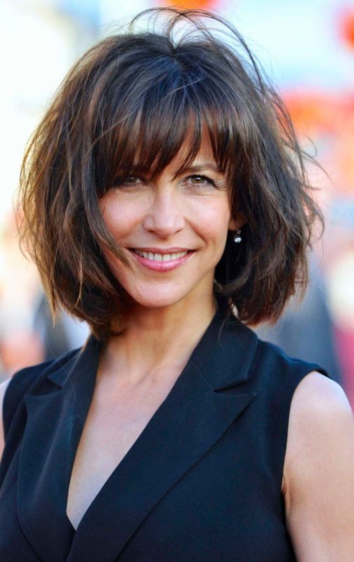 Coupe mi-longue femme 50 ans
