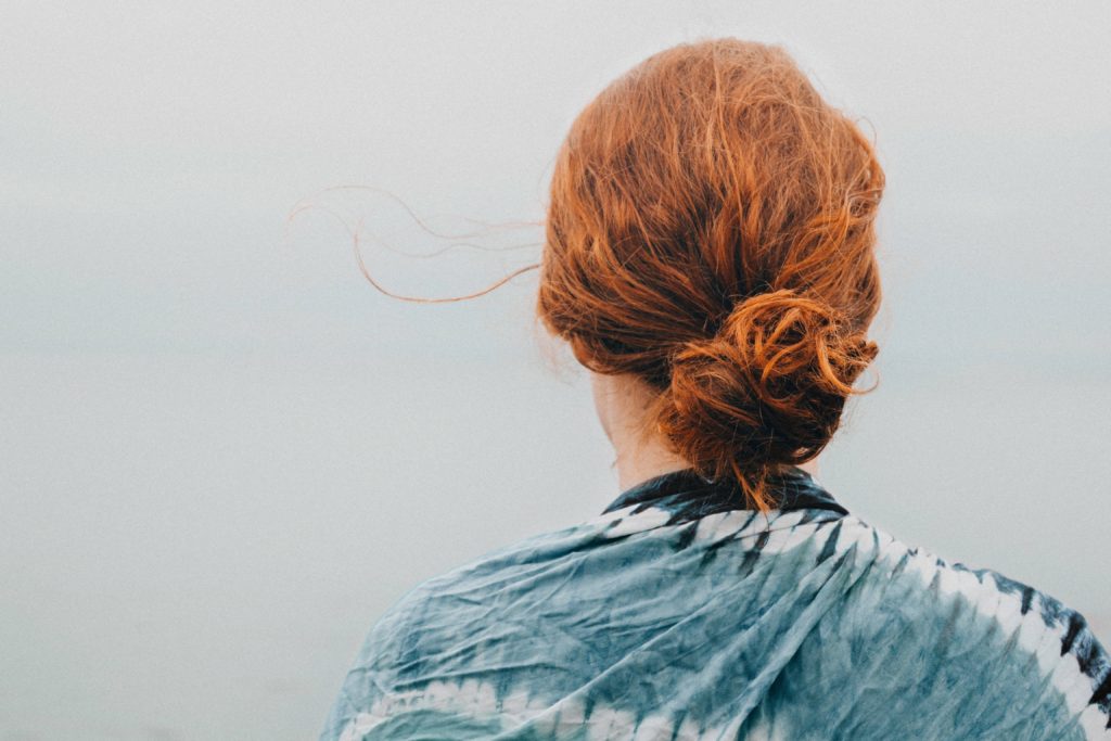 coiffures cheveux mi-longs les plus tendances du moment