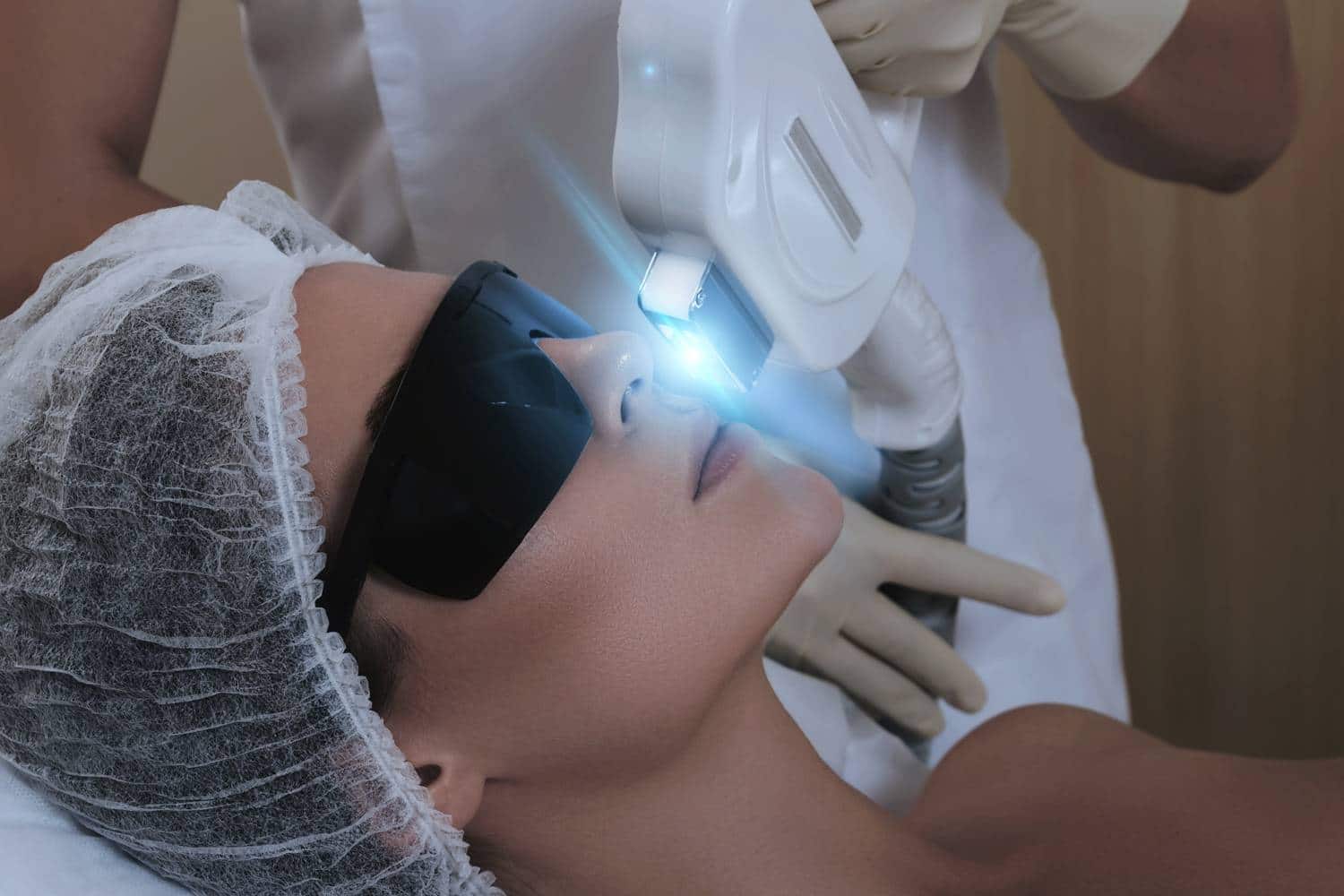 Comment faire disparaitre les taches brunes sur le visage, mains etc... ?