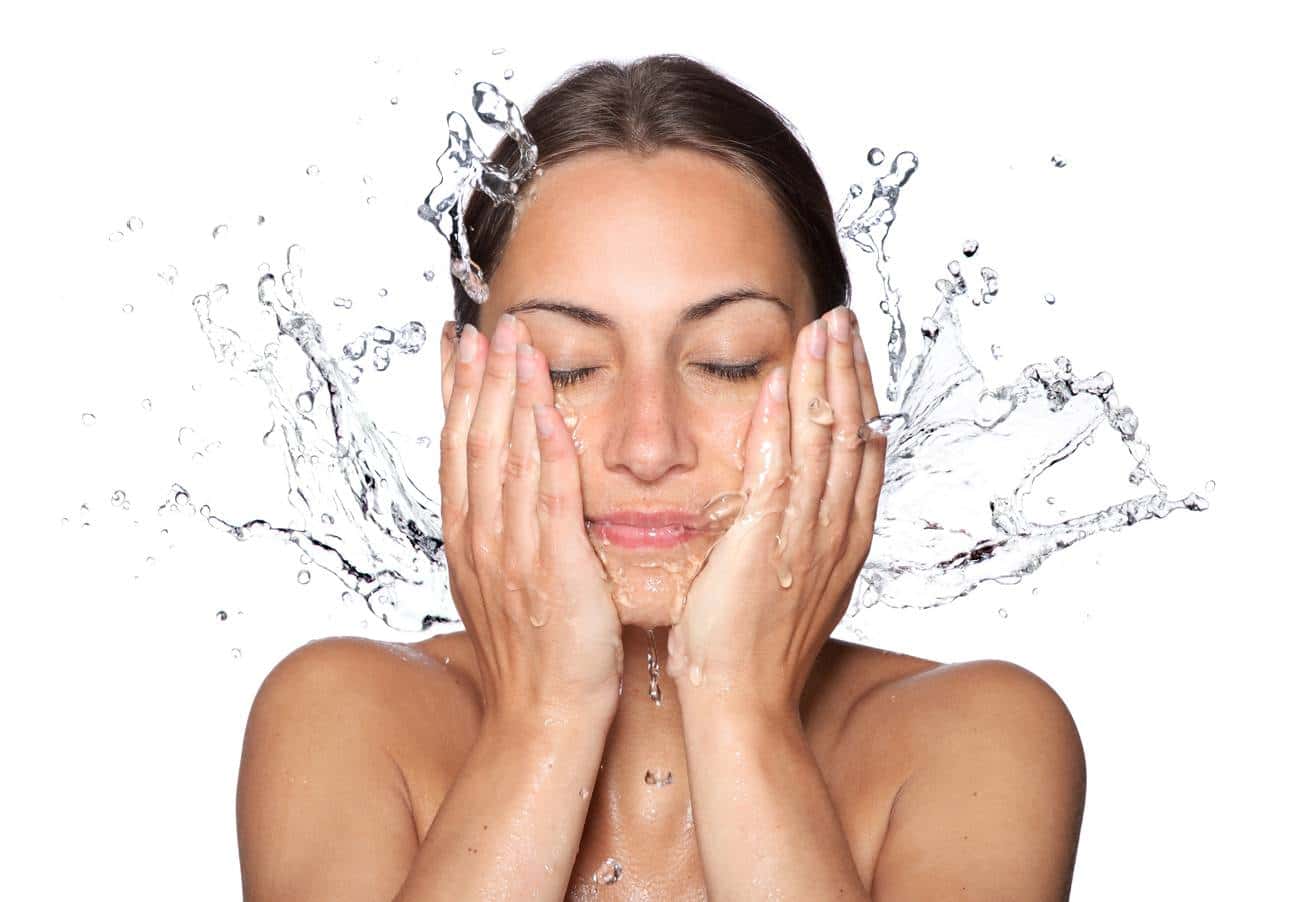 L'eau accentue les problèmes de sécheresse de peau : conseils et solutions