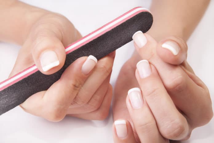 Bien limer ses ongles la méthode, les outils, etc. (2) Bien limer ses ongles la méthode, les outils, etc. (2)