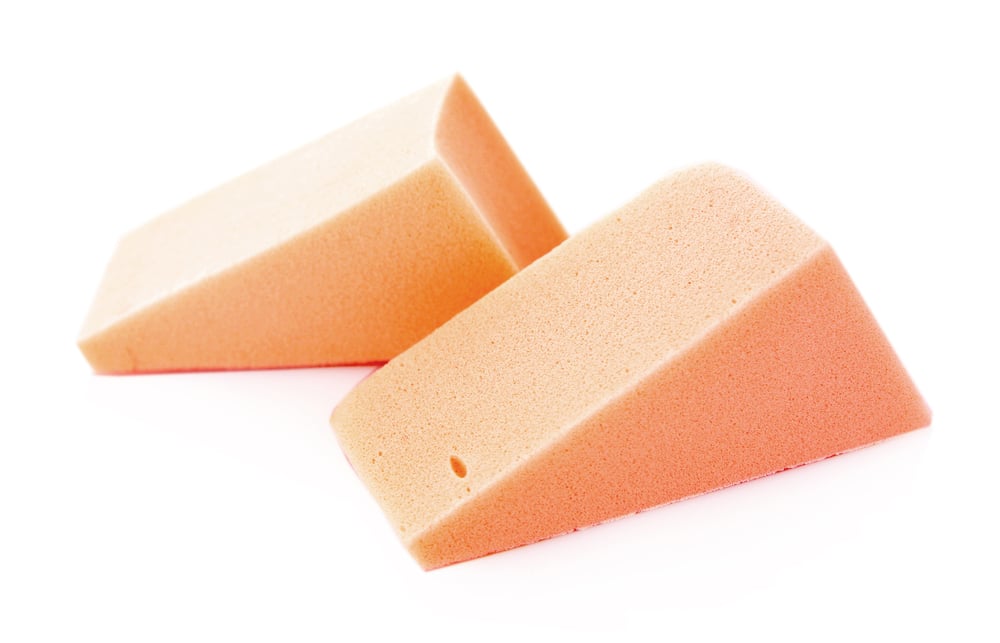 4 règles d'or pour bien utiliser une éponge à maquillage
