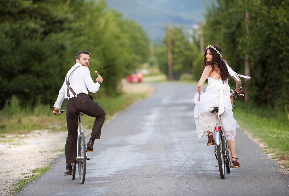 arrivée des mariés à vélo