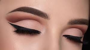 cut crease make up
