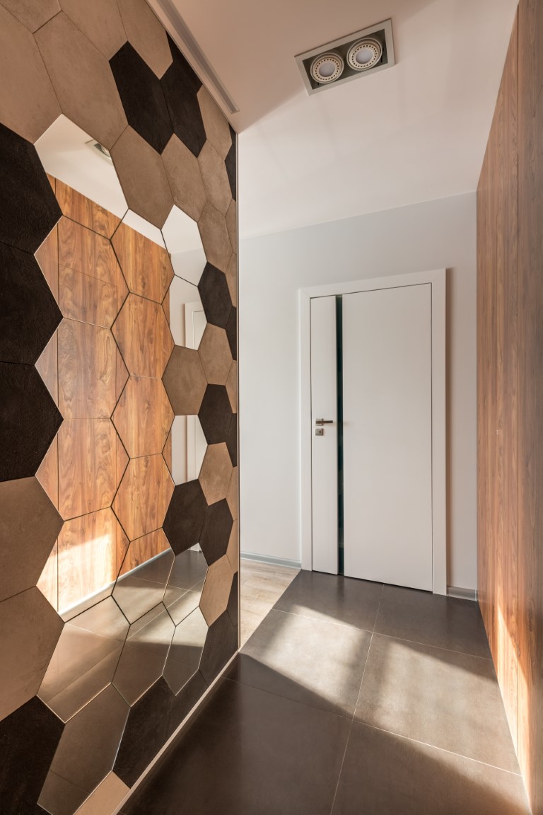 miroir pour agrandir l'espace d'un couloir