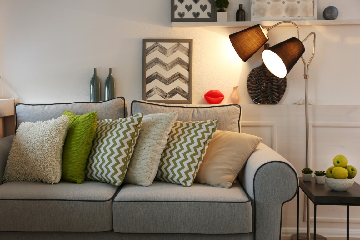lampadaires pour éclairer un canapé