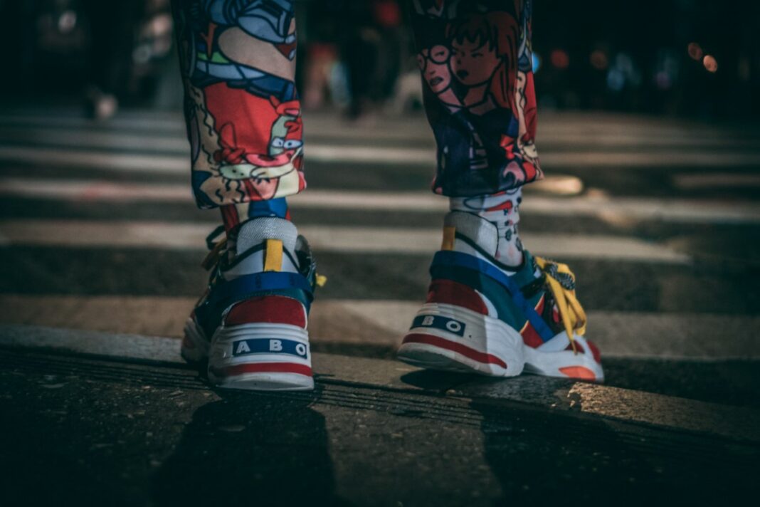 10 looks stylés avec des baskets pour homme