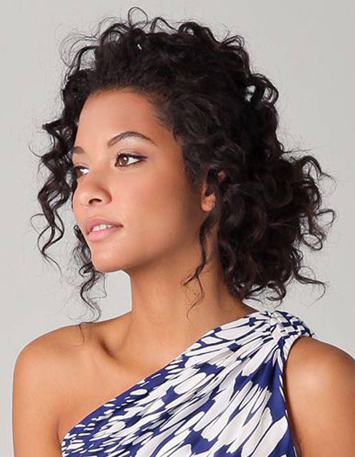 chignon cheveux bouclés