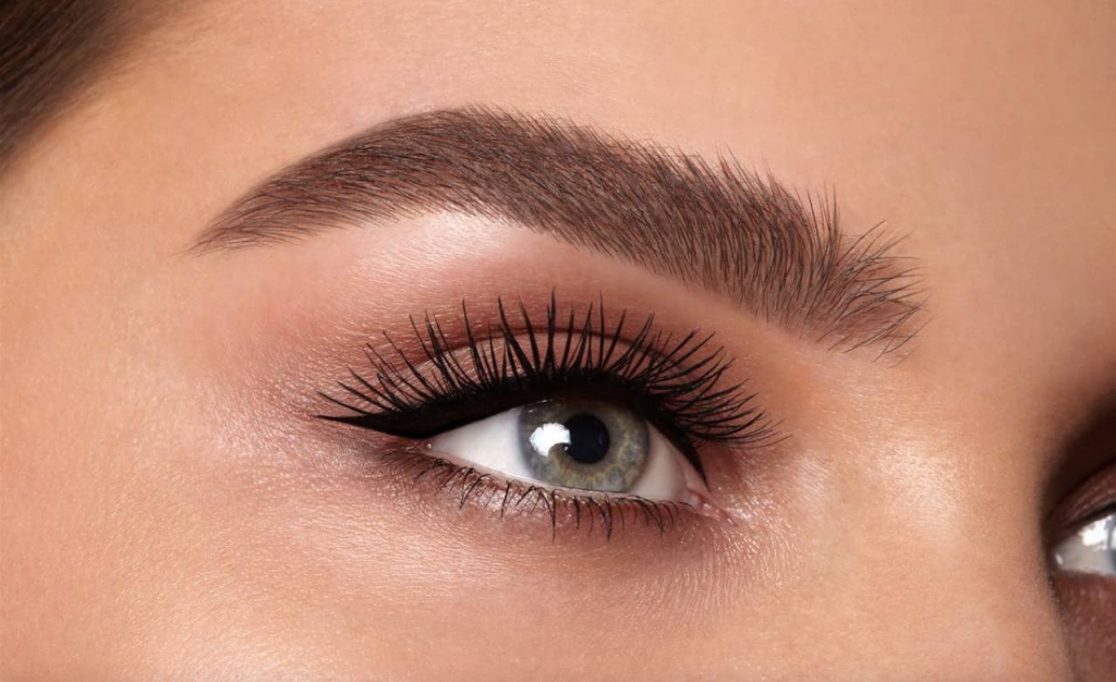 tatouage permanent sourcils