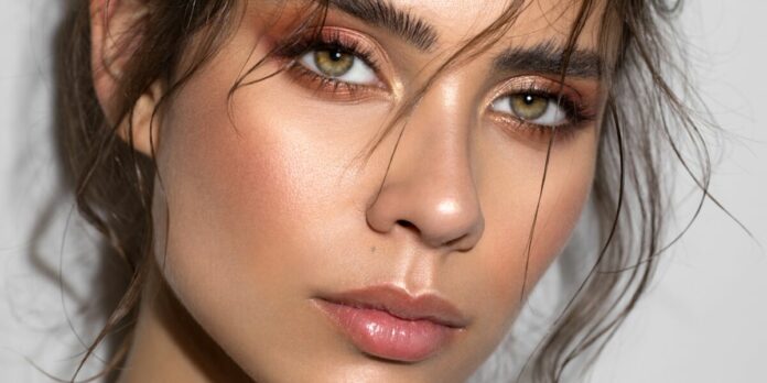 Comment maquiller des yeux en amande Comment maquiller des yeux en amande
