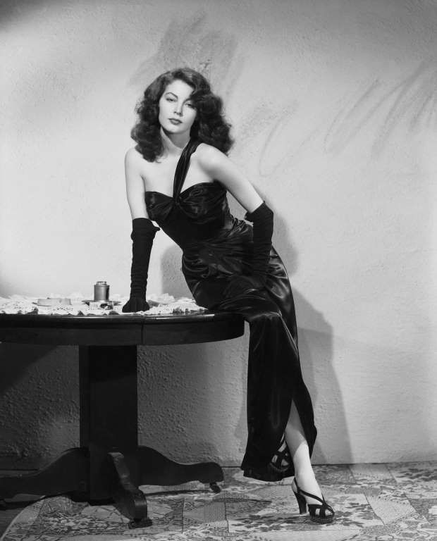 robe asymétrique d’Ava Gardner dans The Killers
