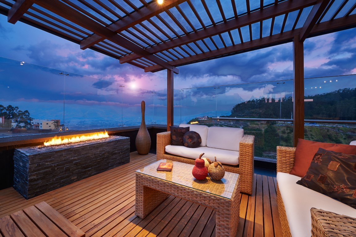 terrasse bien maénagée et ses accessoires