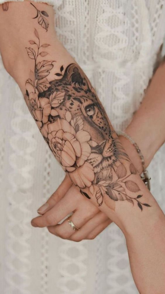 tatouage animal avant bras femme