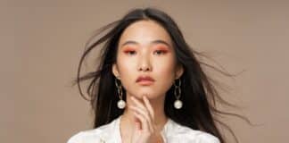 9 astuces mode et beauté pour être chic en toutes circonstances femme chic chemise blanche