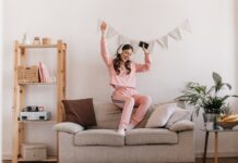 3 idées de looks avec un survêtement pour femme jogging femme rose tendance