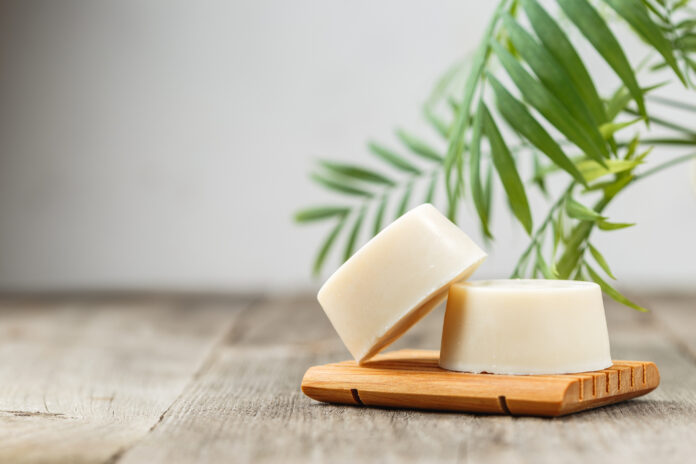 Pourquoi choisir un shampoing solide pressé à froid bio