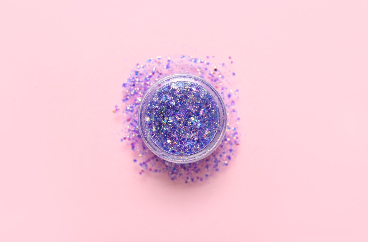 interdiction paillettes cosmétiques